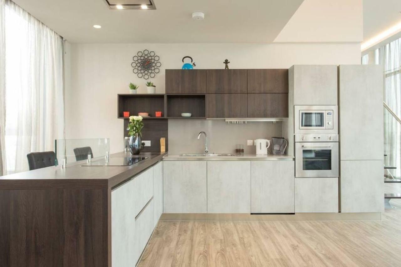 Luxury En-suite Double Room/ W Roof Terrace & Netflix Alloggio in famiglia *