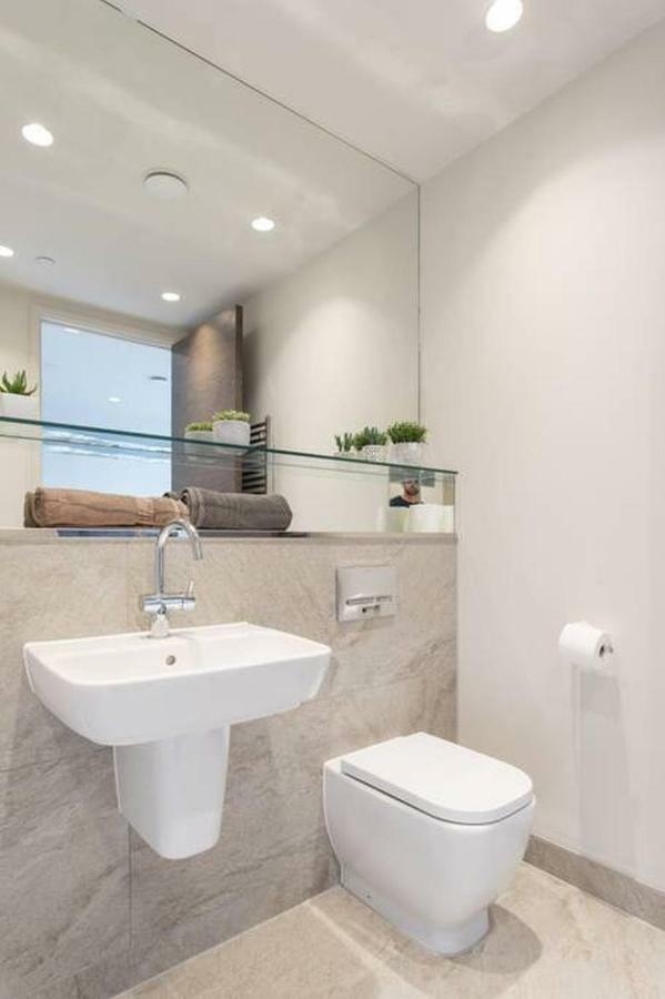 Alloggio in famiglia Luxury En-suite Double Room/ W Roof Terrace & Netflix *