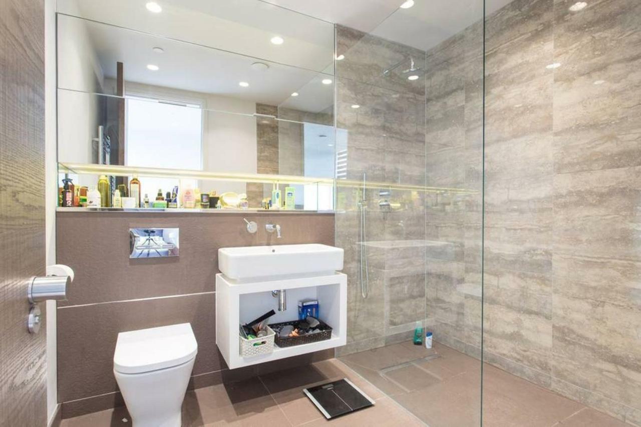 Luxury En-suite Double Room/ W Roof Terrace & Netflix *
